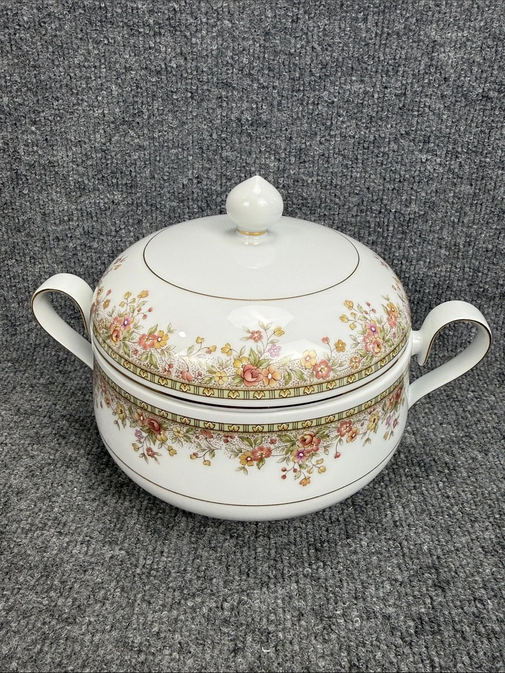 Noritake Ireland Morning Jewel Pattern 2767 Round Covered Vegetable Server